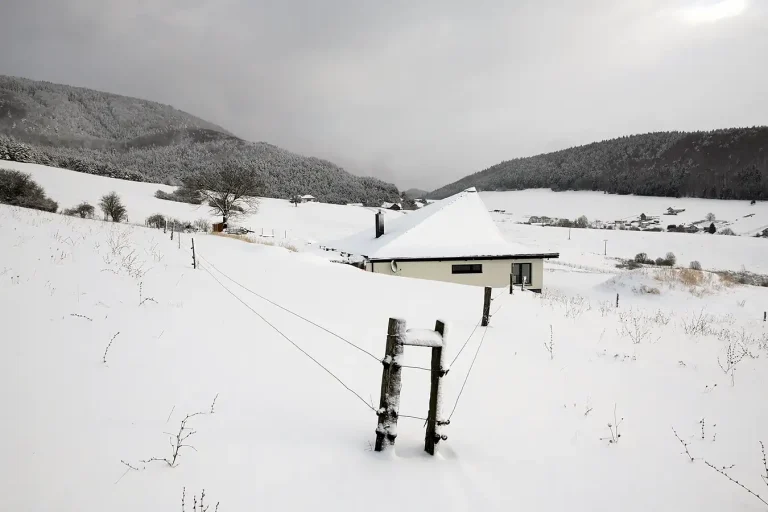 Juhozápadný pohľad z nárožia parcely