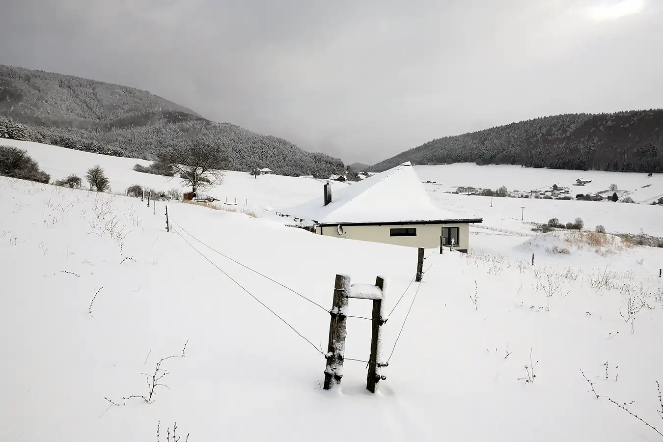Juhozápadný pohľad z nárožia parcely