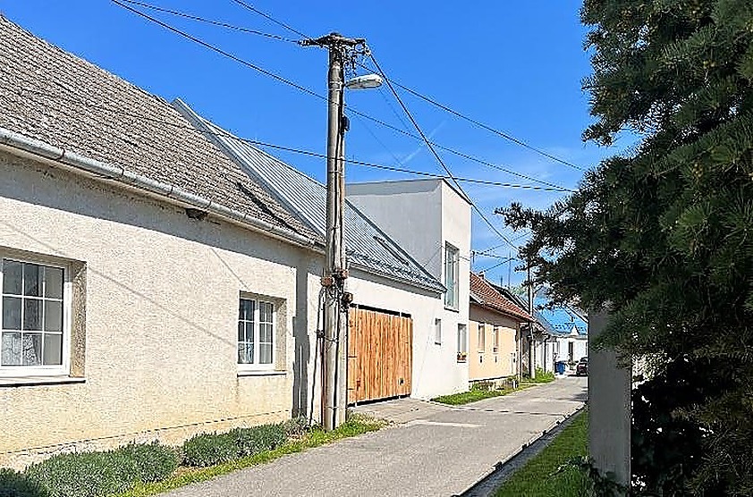 Ing. arch. Ivan Príkopský, Ing. arch. Tomáš Szőke, Ing. arch. Katarína Príkopská. Dom P, Moravany nad Váhom - pohľad 2