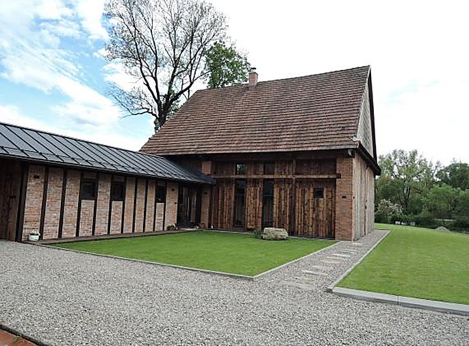Ing. arch. Eliška Turanská. Rodinný dom zo storočného humna, Veličná - pohľad 1